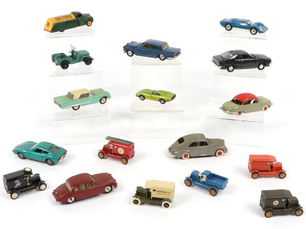 Lot 314 - DIVERS (17)