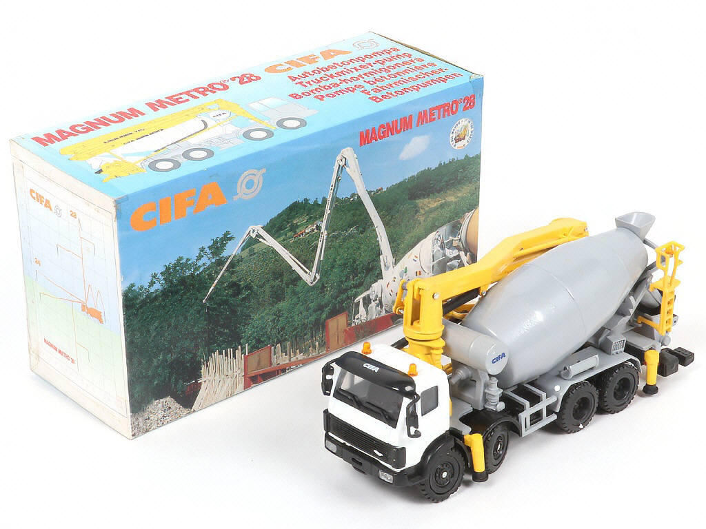 Lot 210 - DIVERS (1)