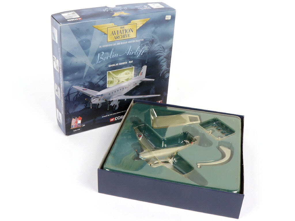 Lot 226 - CORGI TOYS (GB) (2)