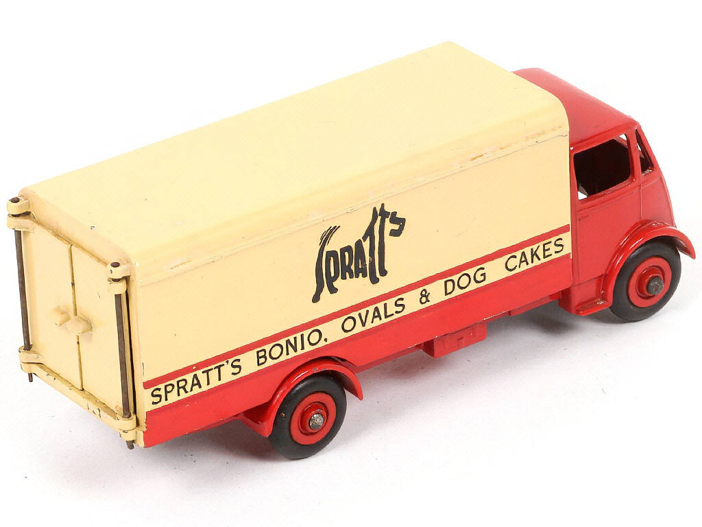 Lot 106 - DINKY TOYS (GB) (1)