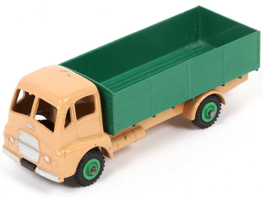 Lot 103 - DINKY TOYS (GB) (1)