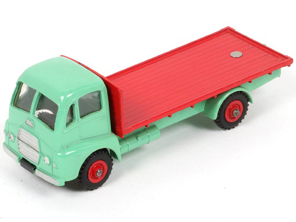 Lot 104 - DINKY TOYS (GB) (1)
