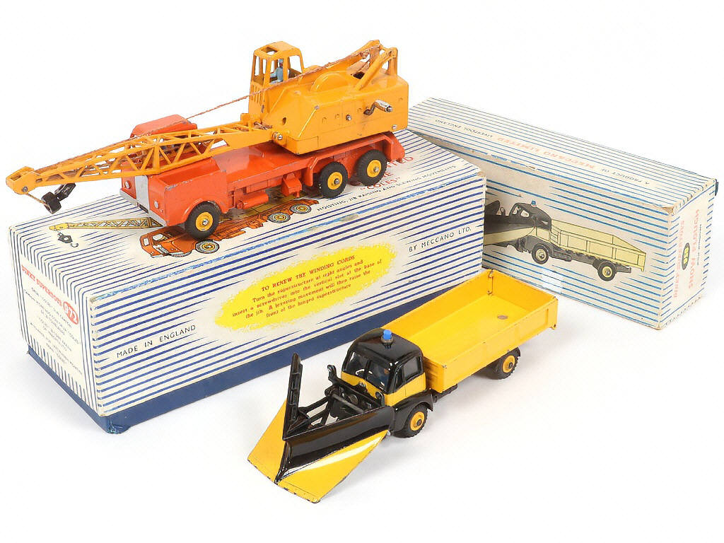 Lot 114 - DINKY TOYS (GB) (2)