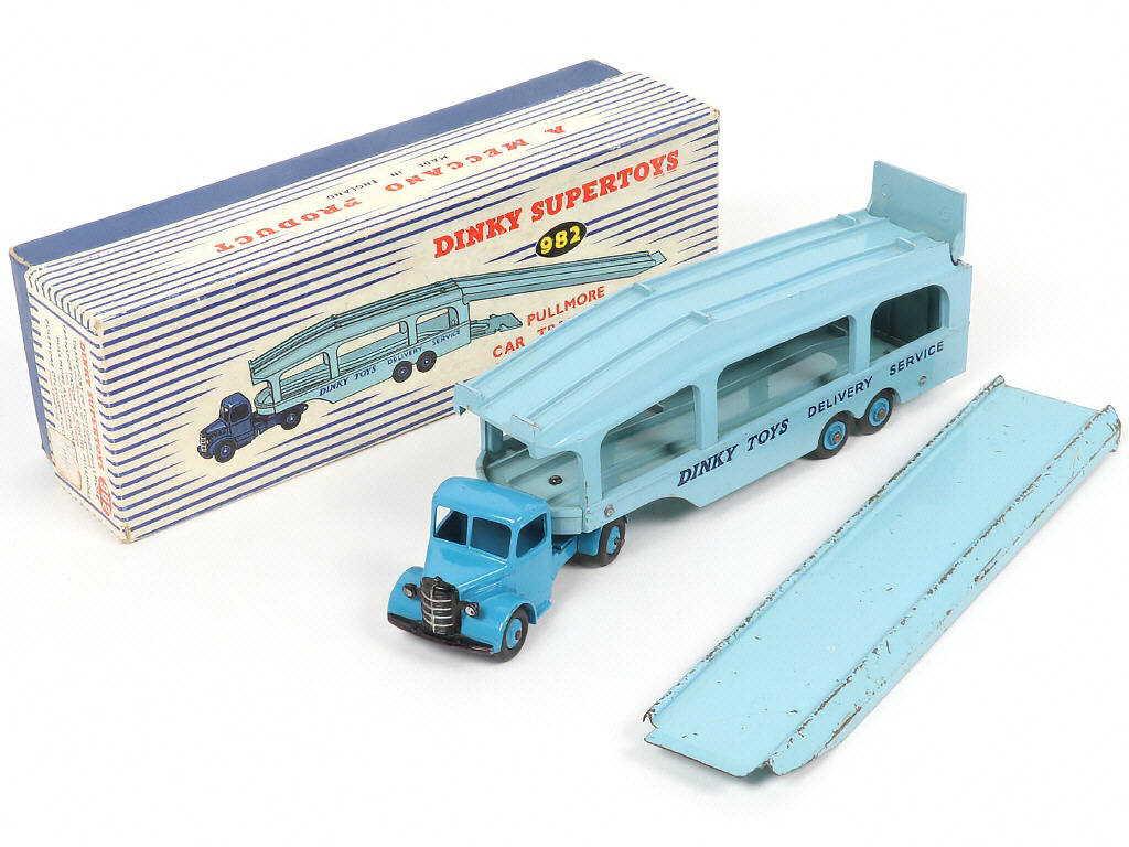 Lot 113 - DINKY TOYS (GB) (1)