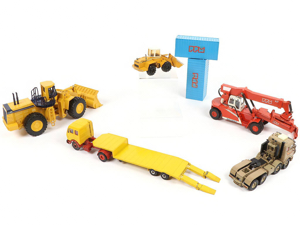 Lot 284 - DIVERS (5)