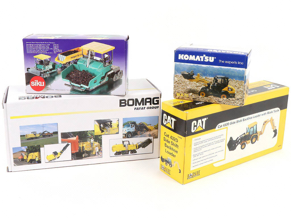 Lot 295 - DIVERS (4)