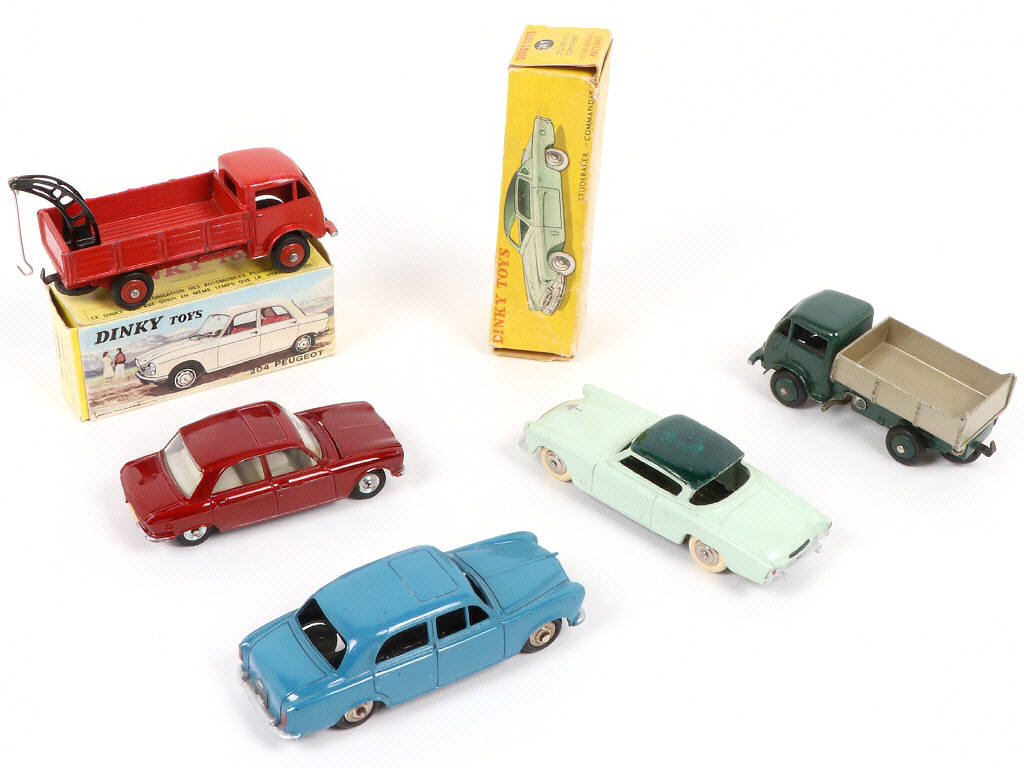 Lot 159 - DINKY TOYS (FRANCE) (5)