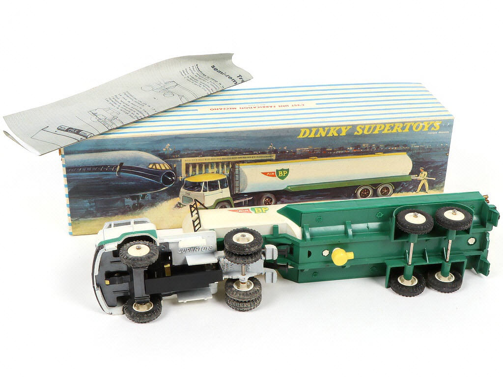 Lot 148 - DINKY TOYS (FRANCE) (1)