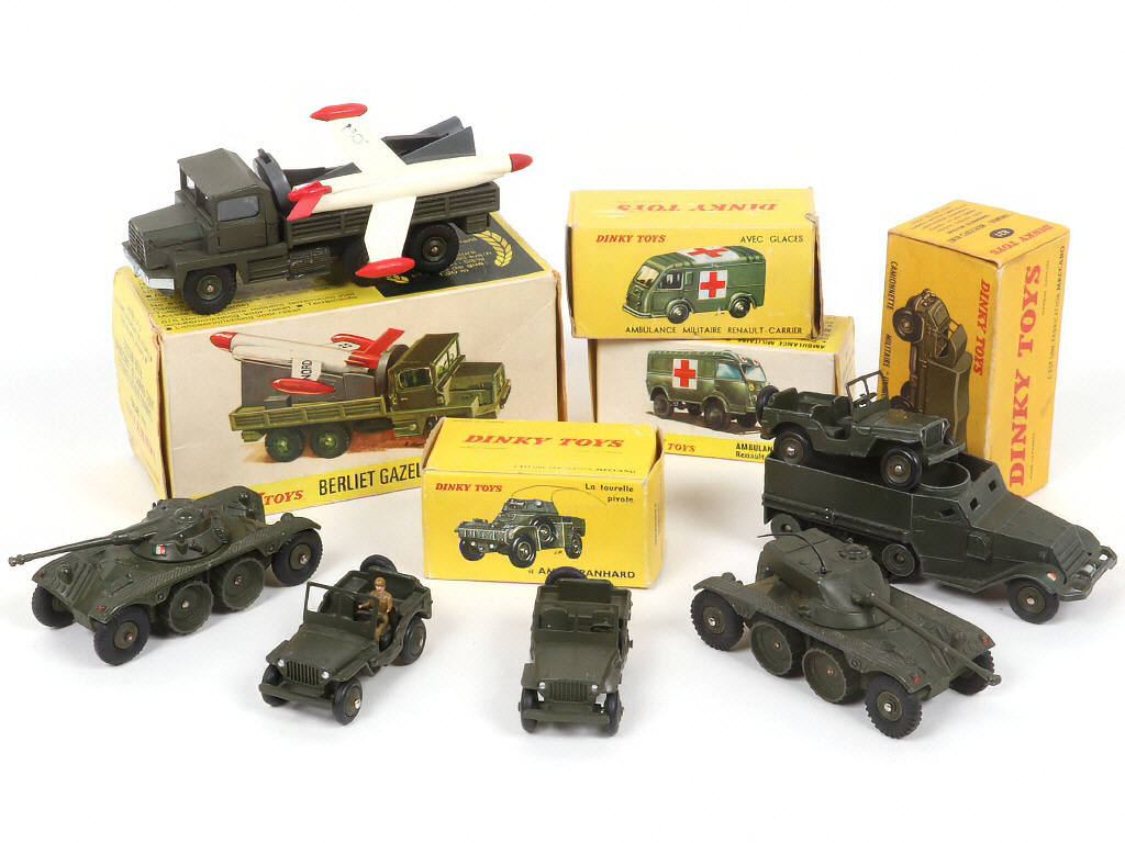Lot 165 - DINKY TOYS (FRANCE) (11)