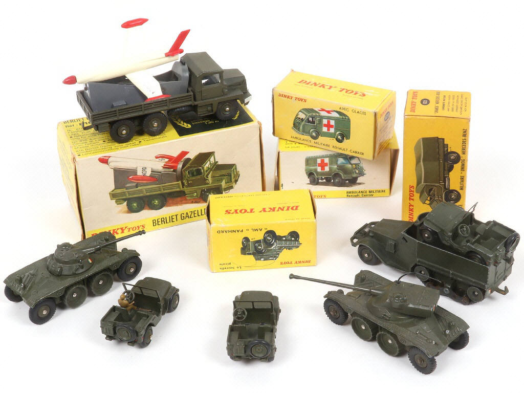 Lot 165 - DINKY TOYS (FRANCE) (11)
