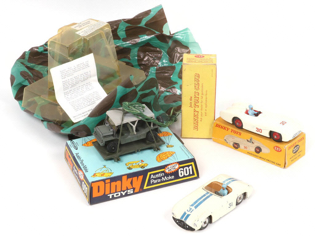 Lot 121 - DINKY TOYS (GB) (3)