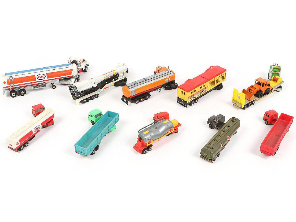 Lot 242 - MAJORETTE (FRANCE) (10)