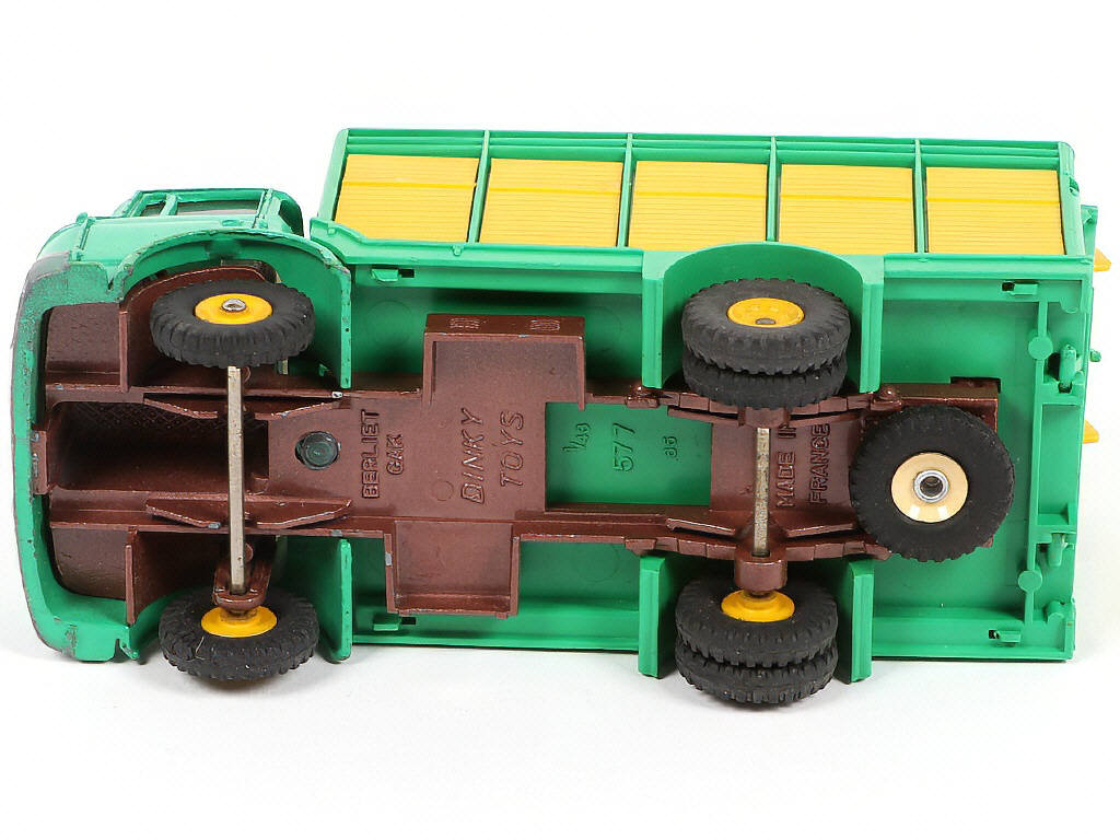 Lot 141 - DINKY TOYS (FRANCE) (1)