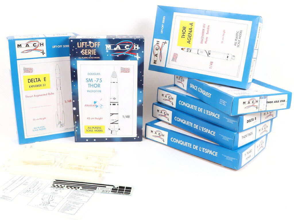 Lot 246 - DIVERS (14)