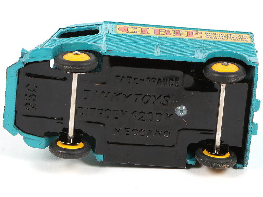 Lot 76 - DINKY TOYS (FRANCE) (1)