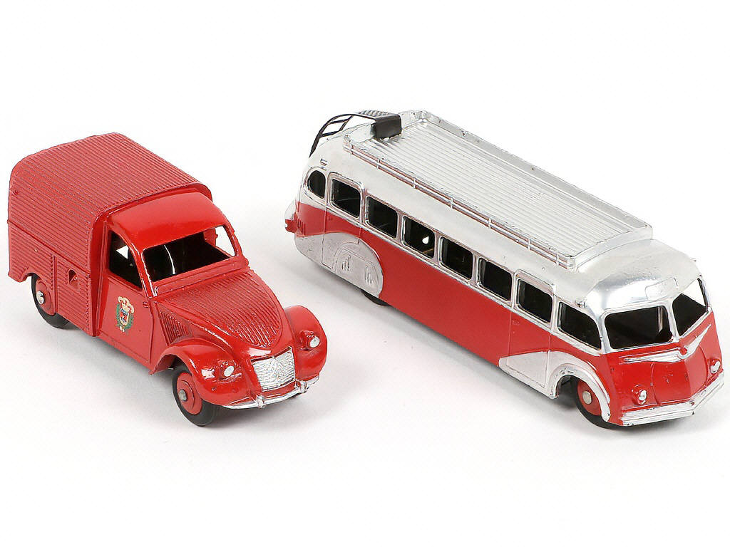 Lot 210 - DINKY TOYS (FRANCE) (2)