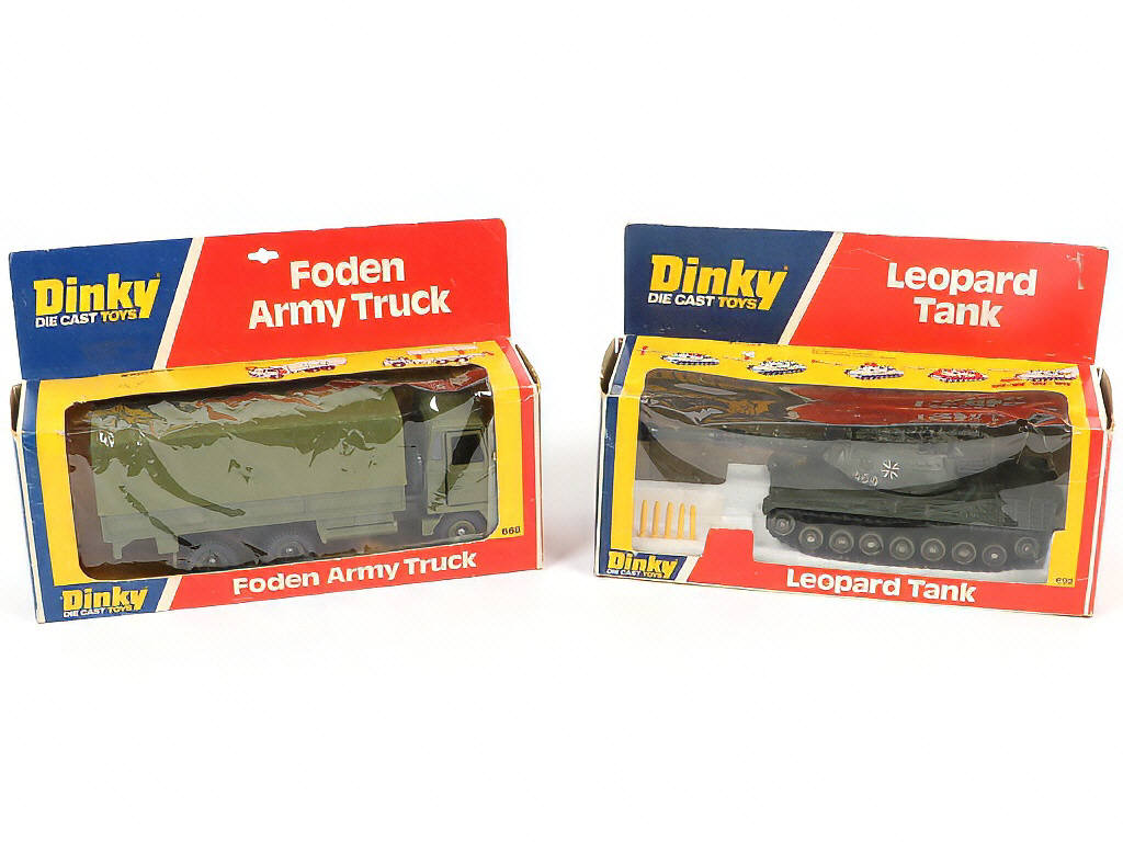 Lot 169 - DINKY TOYS (GB) (2)