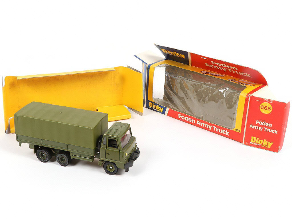 Lot 169 - DINKY TOYS (GB) (2)