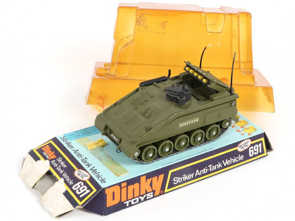 Lot 171 - DINKY TOYS (GB) (3)
