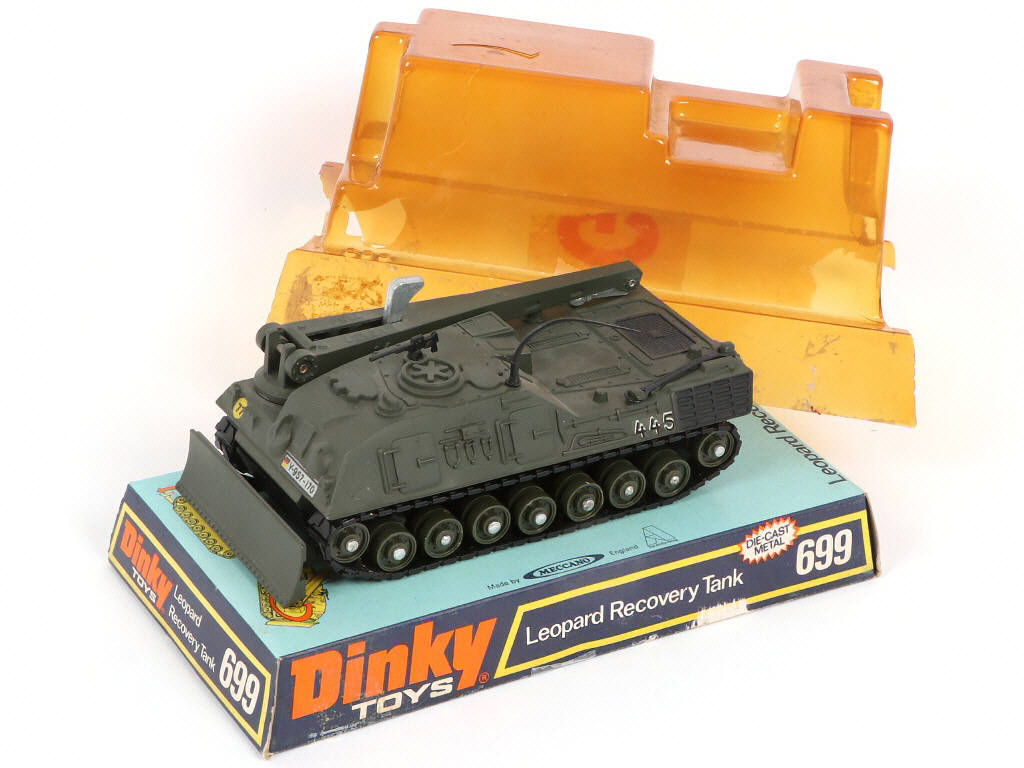 Lot 173 - DINKY TOYS (GB) (3)