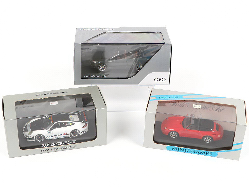 Lot 223 - DIVERS (3)