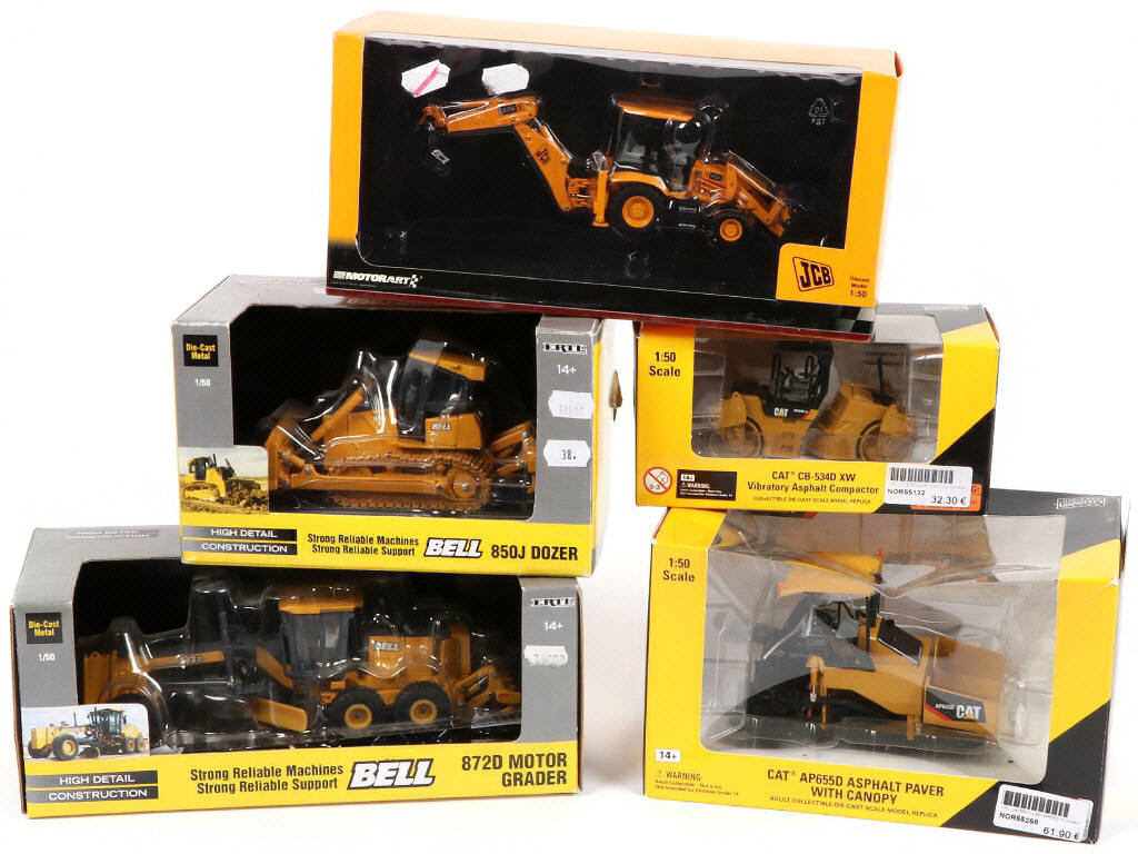 Lot 160 - DIVERS (5)