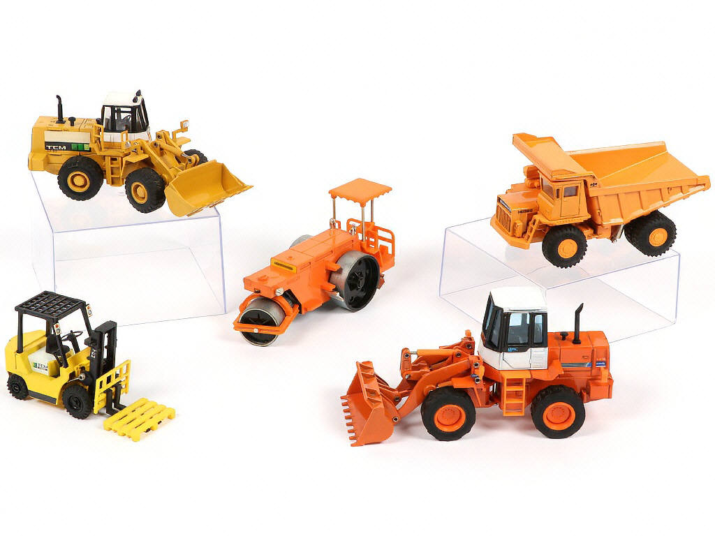 Lot 158 - DIVERS (5)