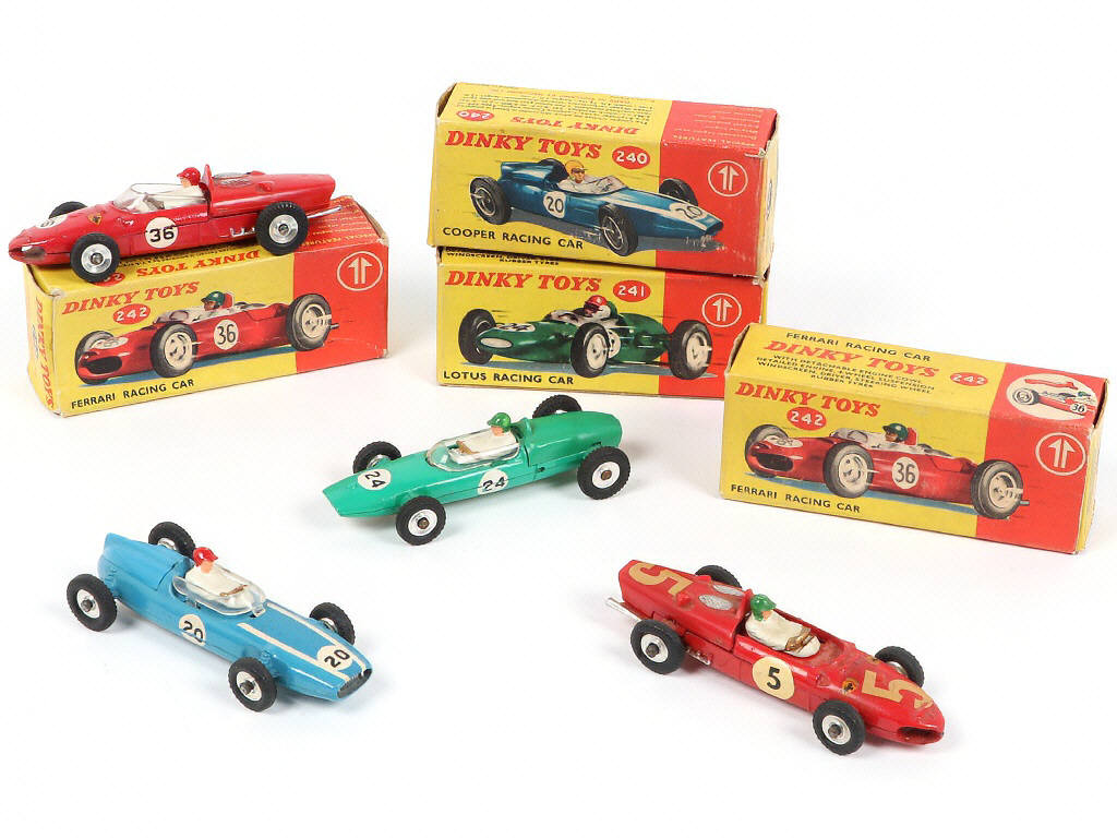 Lot 207 - DINKY TOYS (GB) (4)
