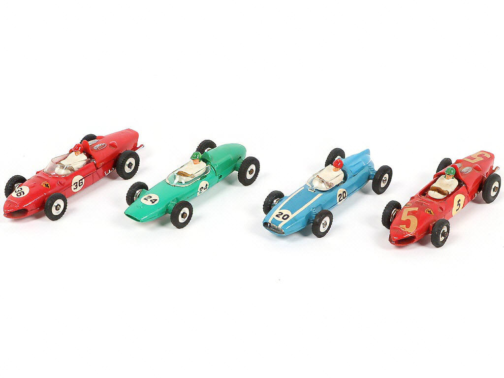 Lot 207 - DINKY TOYS (GB) (4)