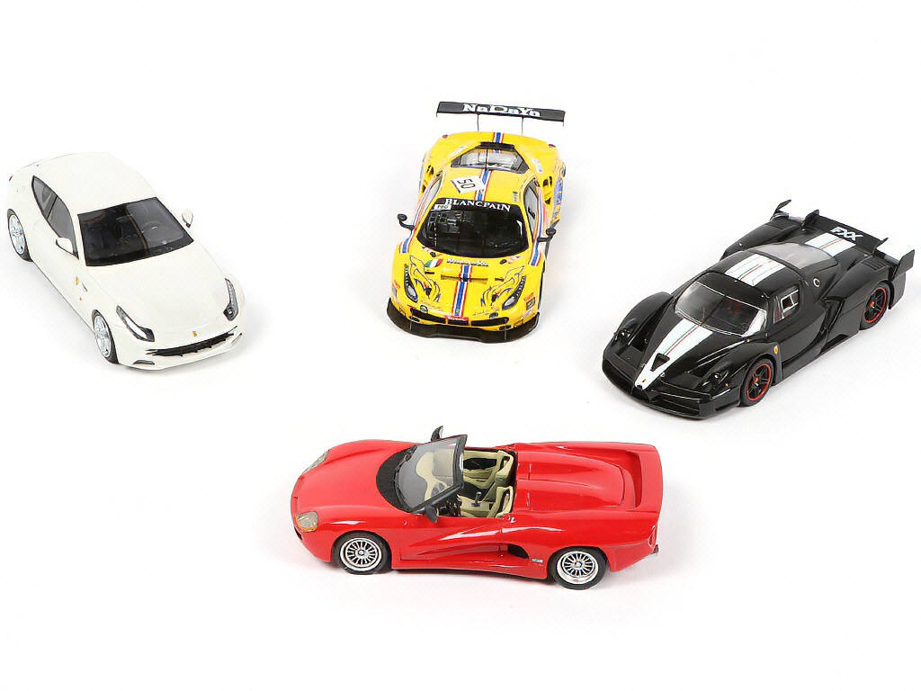 Lot 118 - DIVERS (4)