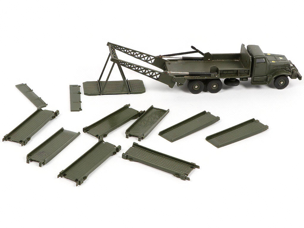 Lot 174 - DINKY TOYS (FRANCE) (1)