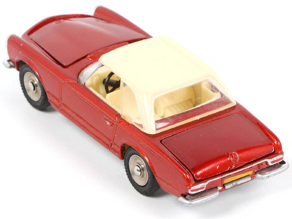 Lot 69 - DINKY TOYS (FRANCE) (1)