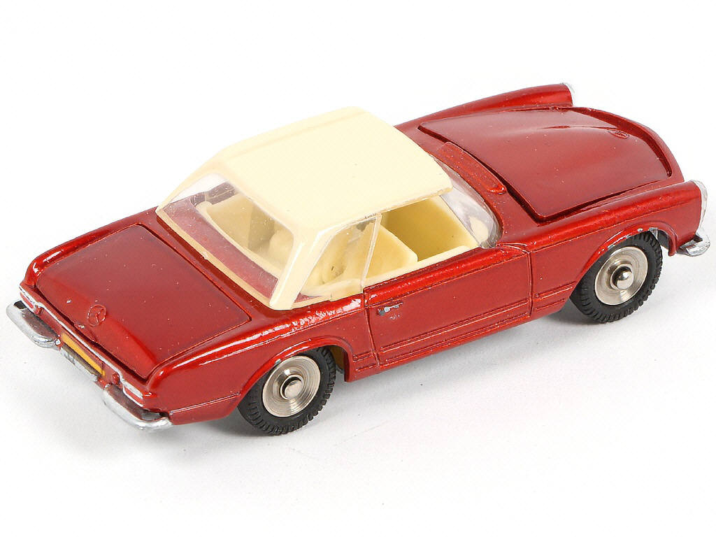 Lot 69 - DINKY TOYS (FRANCE) (1)