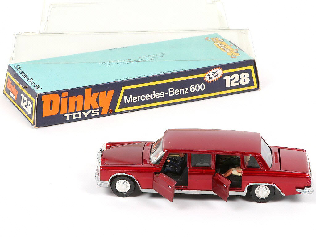 Lot 222 - DIVERS (3)