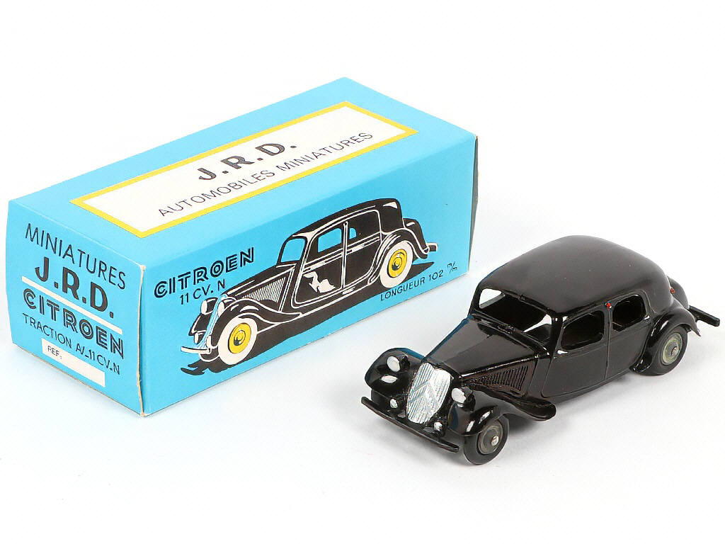 Lot 222 - DIVERS (3)