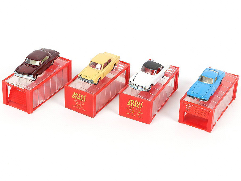 Lot 121 - DINKY TOYS (HONG KONG) (4)