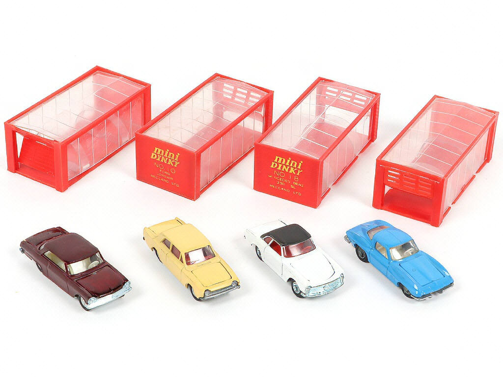Lot 121 - DINKY TOYS (HONG KONG) (4)