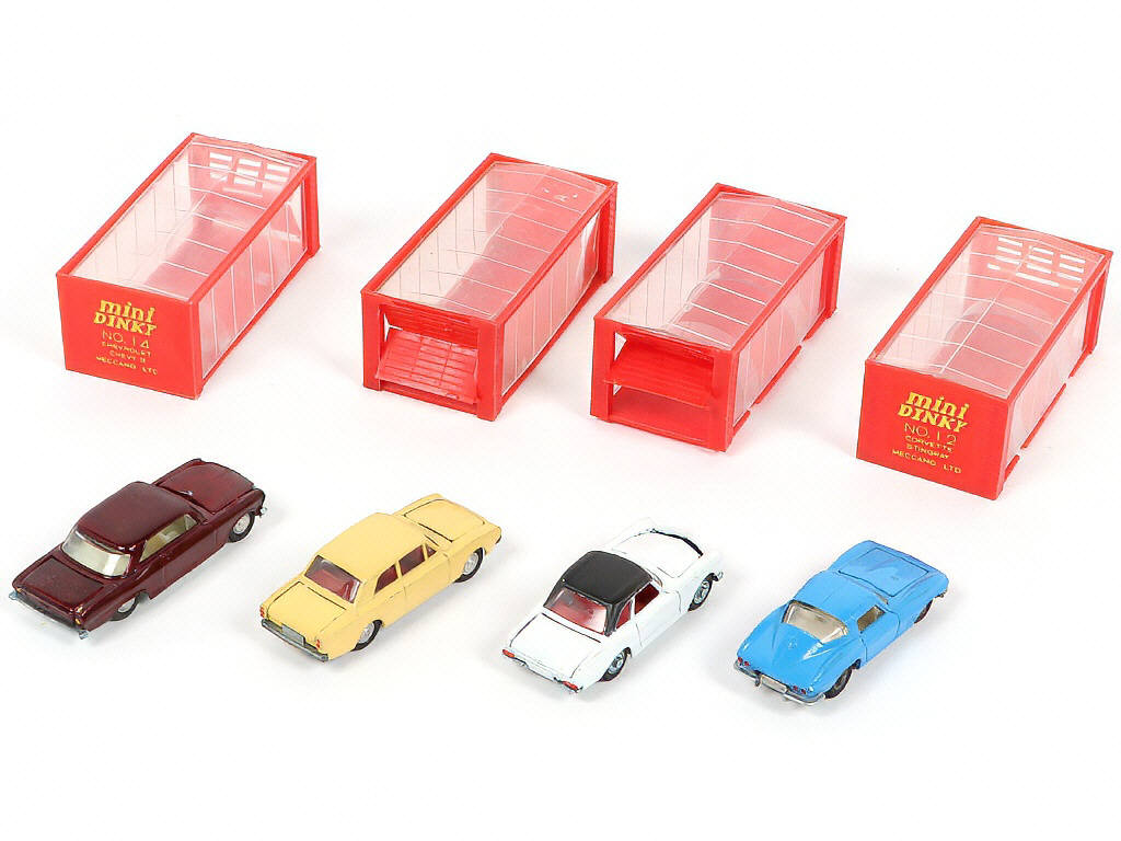 Lot 121 - DINKY TOYS (HONG KONG) (4)