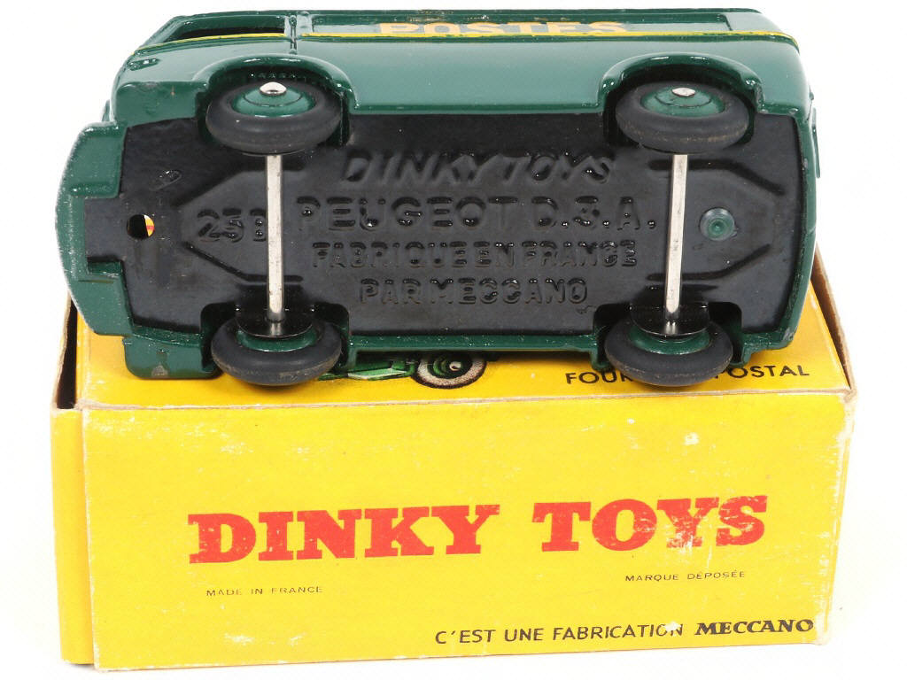 Lot 344 - DINKY TOYS (FRANCE) (1)