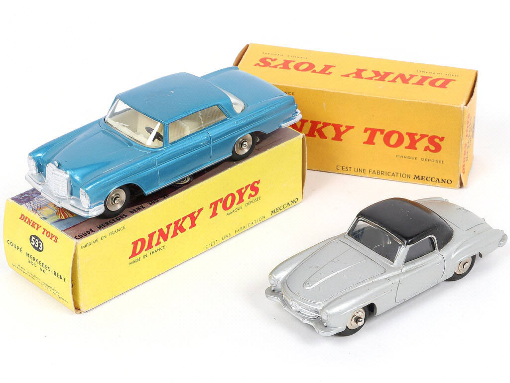Lot 352 - DINKY TOYS (FRANCE) (2)