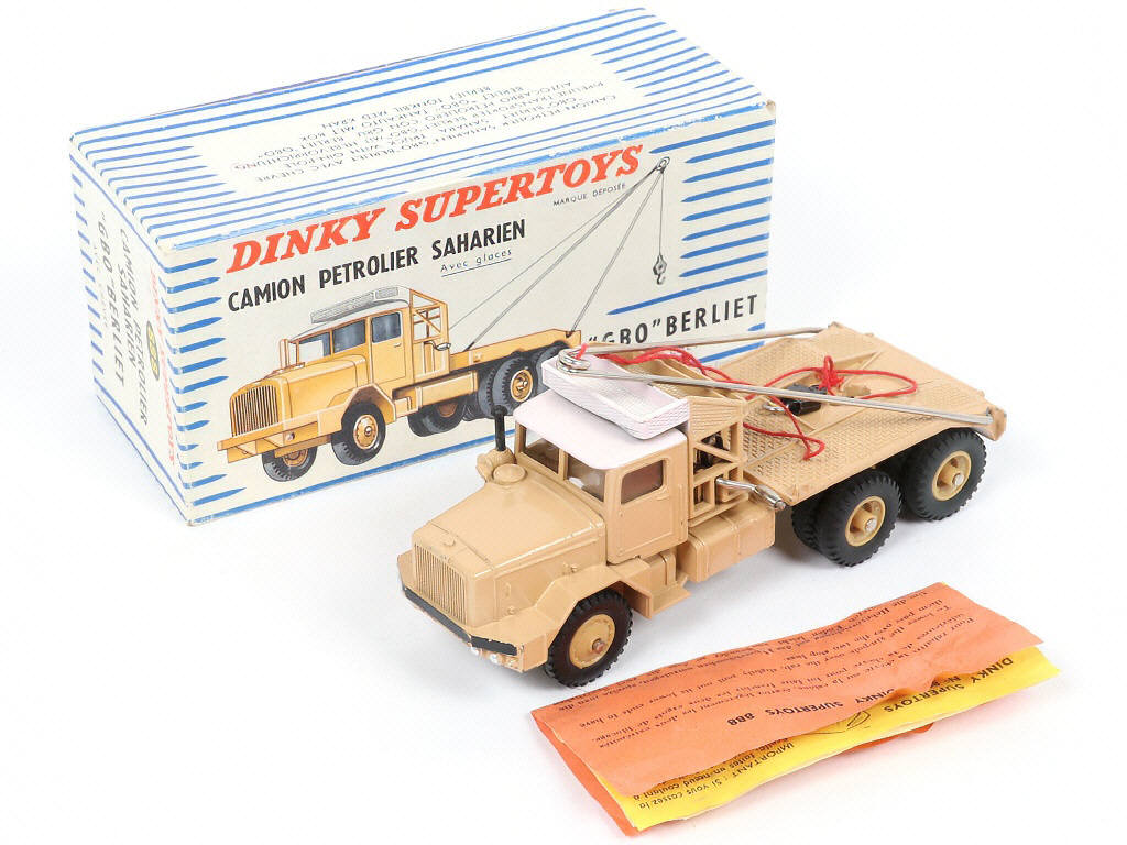 Lot 348 - DINKY TOYS (FRANCE) (1)