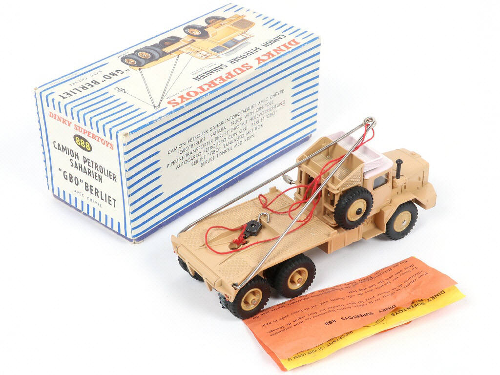Lot 348 - DINKY TOYS (FRANCE) (1)