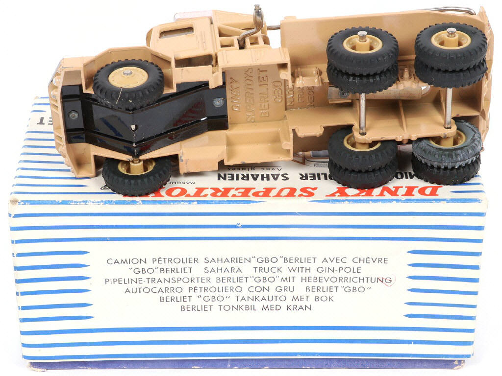 Lot 348 - DINKY TOYS (FRANCE) (1)