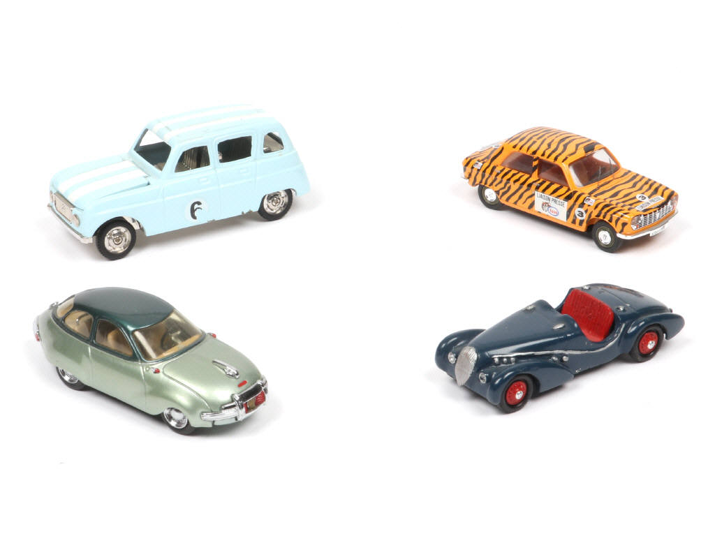 Lot 130 - DIVERS (4)