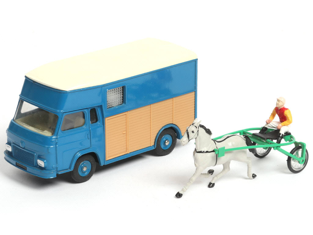 Lot 318 - DINKY TOYS (FRANCE) (1)