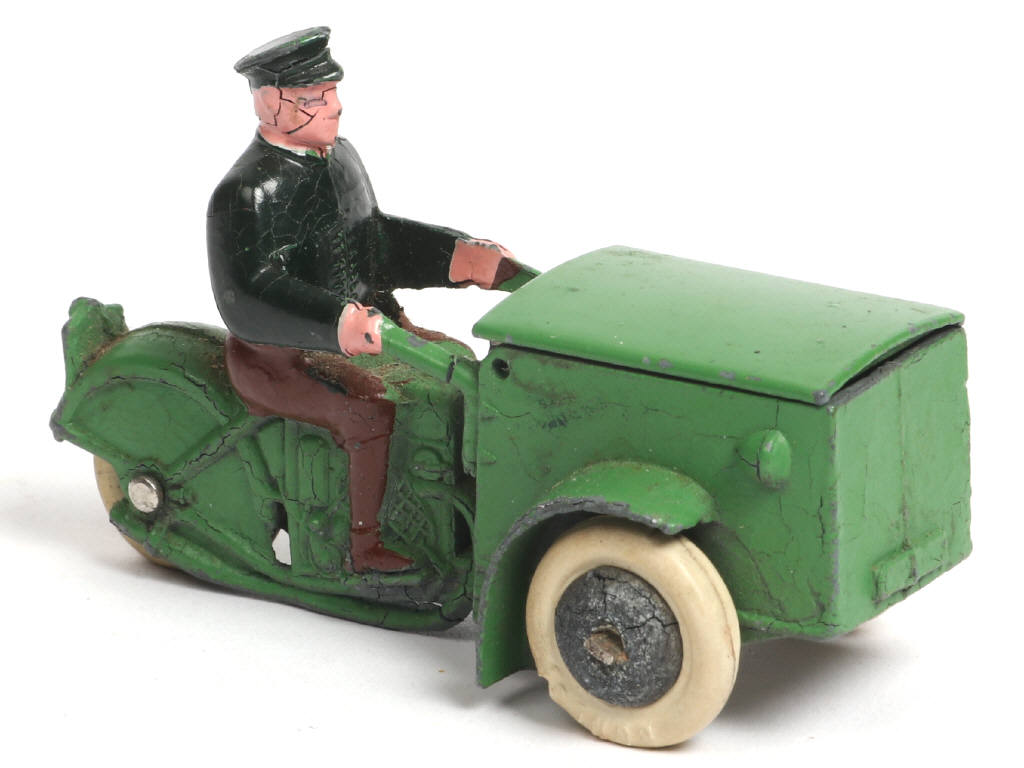 Lot 162 - DINKY TOYS (FRANCE) (1)