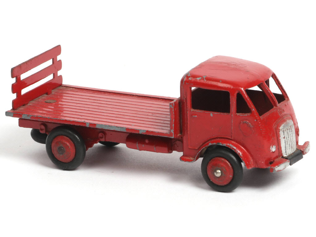 Lot 311 - DINKY TOYS (FRANCE) (1)