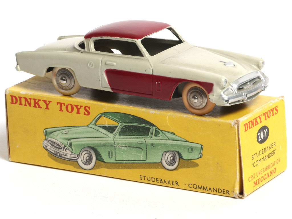 Lot 208 - DINKY TOYS (FRANCE) (1)