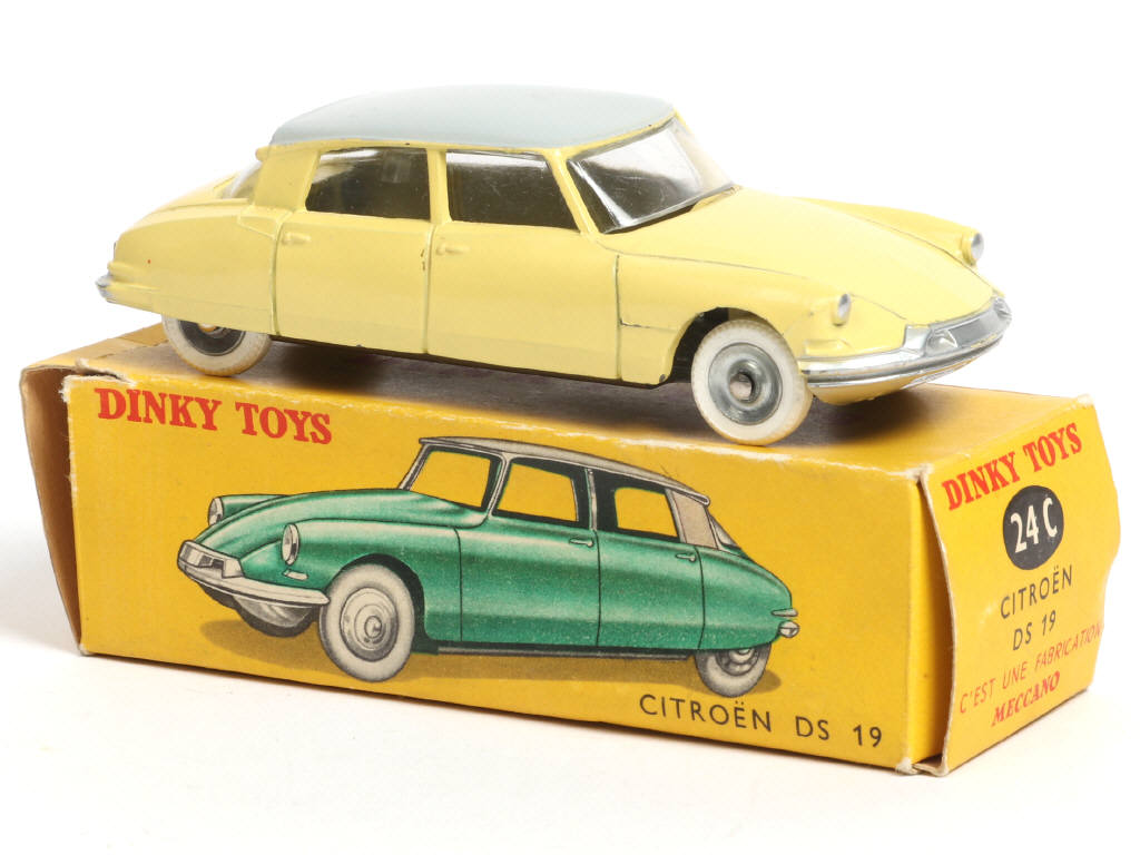 Lot 185 - DINKY TOYS (FRANCE) (1)