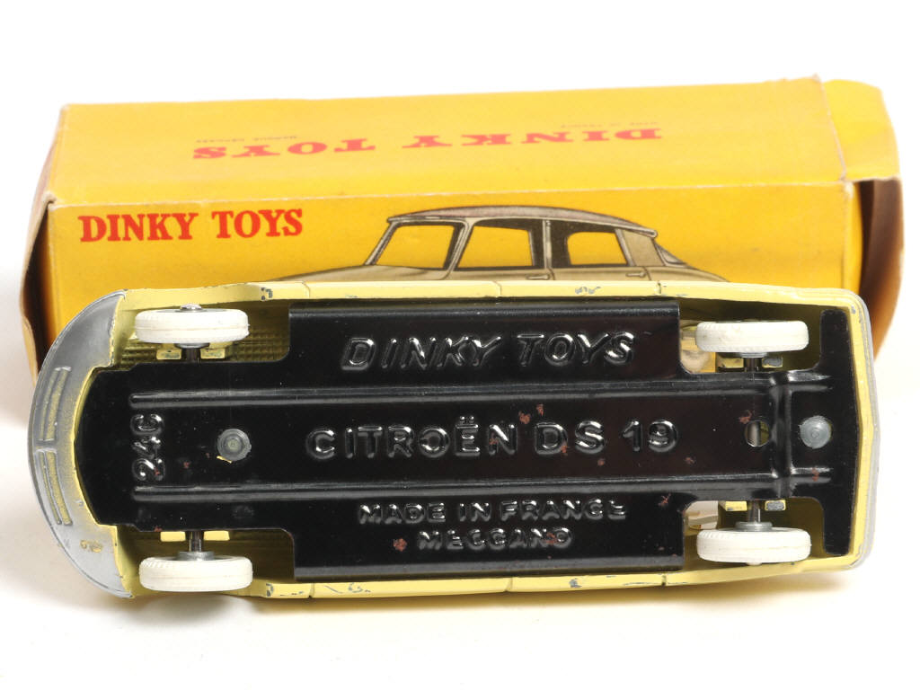 Lot 185 - DINKY TOYS (FRANCE) (1)